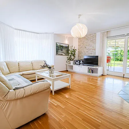 Slavc With 4 Bedrooms Ferienhaus Brežice