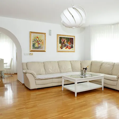 Slavc With 4 Bedrooms Ferienhaus Brežice